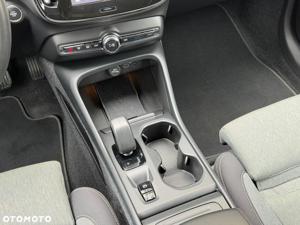 Volvo XC 40 B3 Plus Bright - 29