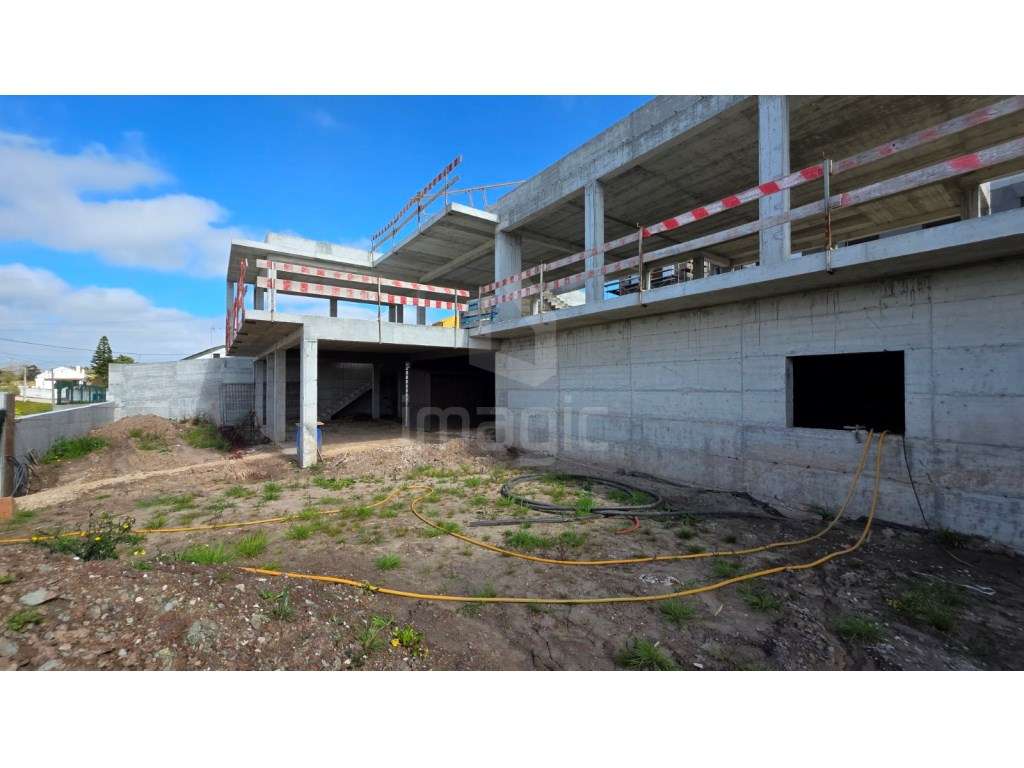 Moradia isolada T4+1 de arquitetura contemporânea na Ventosa - Torr... - Grande imagem: 3/38