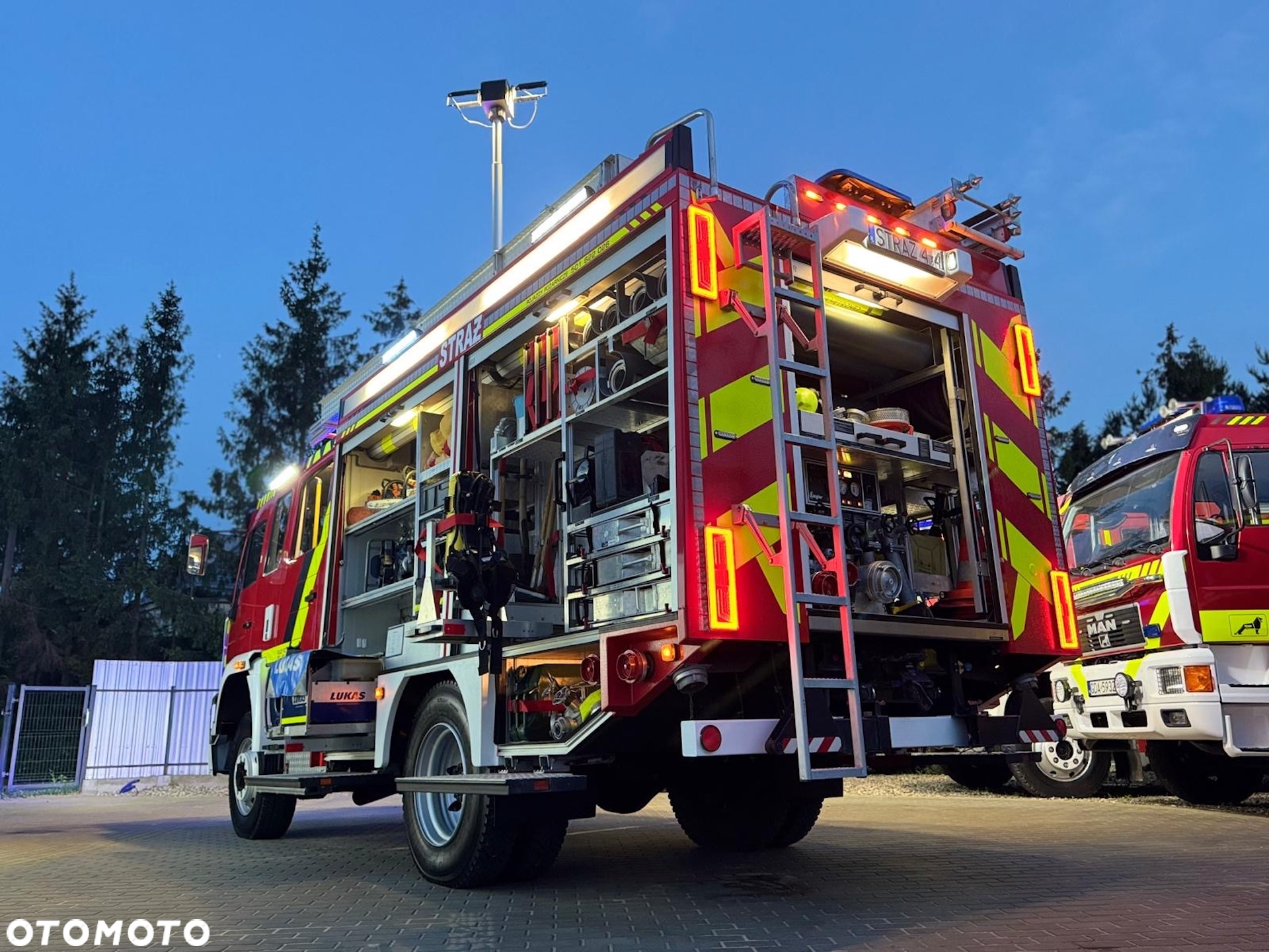 MAN Straż pożarna, Pojazd pożarniczy, Wóz strażacki, MAN L80 średni GBA 4x4 CNBOP, wyciągarka, 3200l wody, reduktor, blokady, mosty - 11