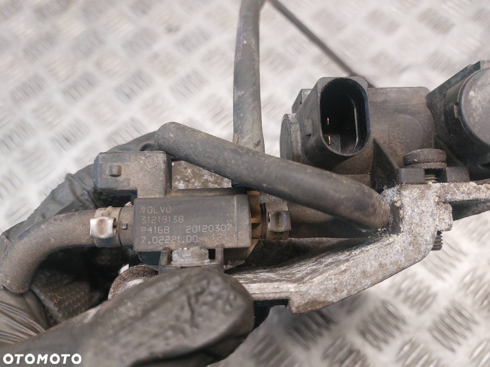 ZAWÓR PODCIŚNIENIA + UCHWYT VOLVO XC60 I 2.4 D5 31293964 31319292 - 3
