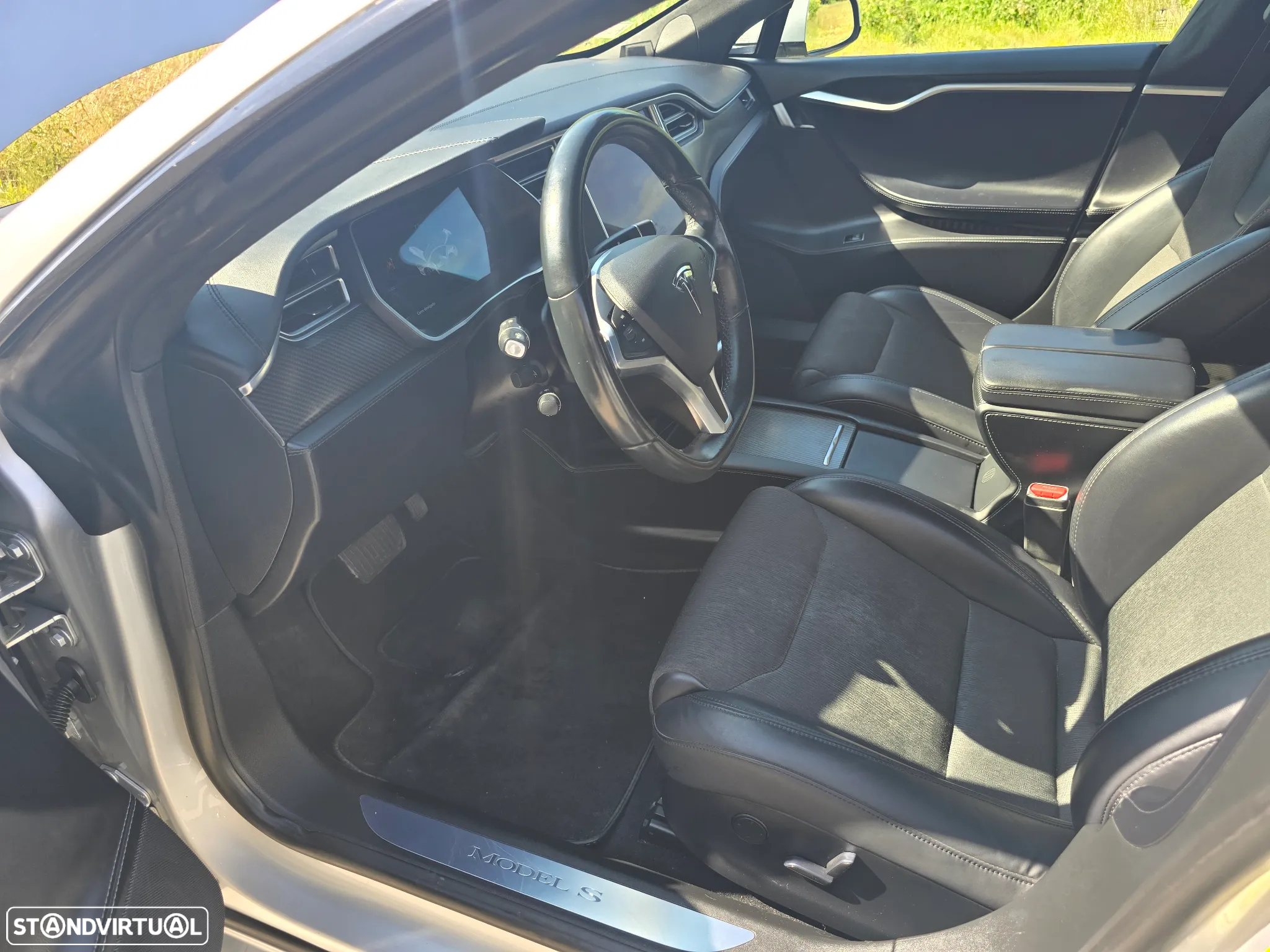 Tesla Model S - 9