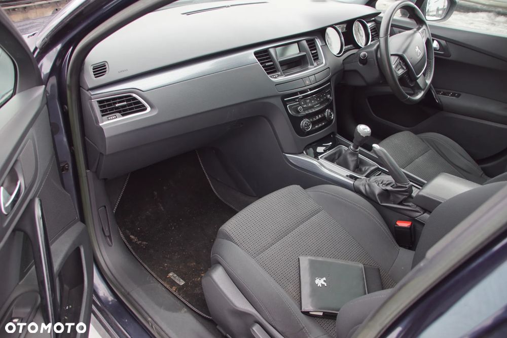 Auto na części - Peugeot 508 SW I 2.0 HDI 163 KM RH02 20MB27 KGN 2010R Silnik Skrzynia Drzwi Maska Klapa Zderzak Błotnik Szyba Lusterko Klamka Lampa Deska Kokpit Sterownik Moduł Czujnik Licznik Wyświetlacz Panel Kierownica - 14