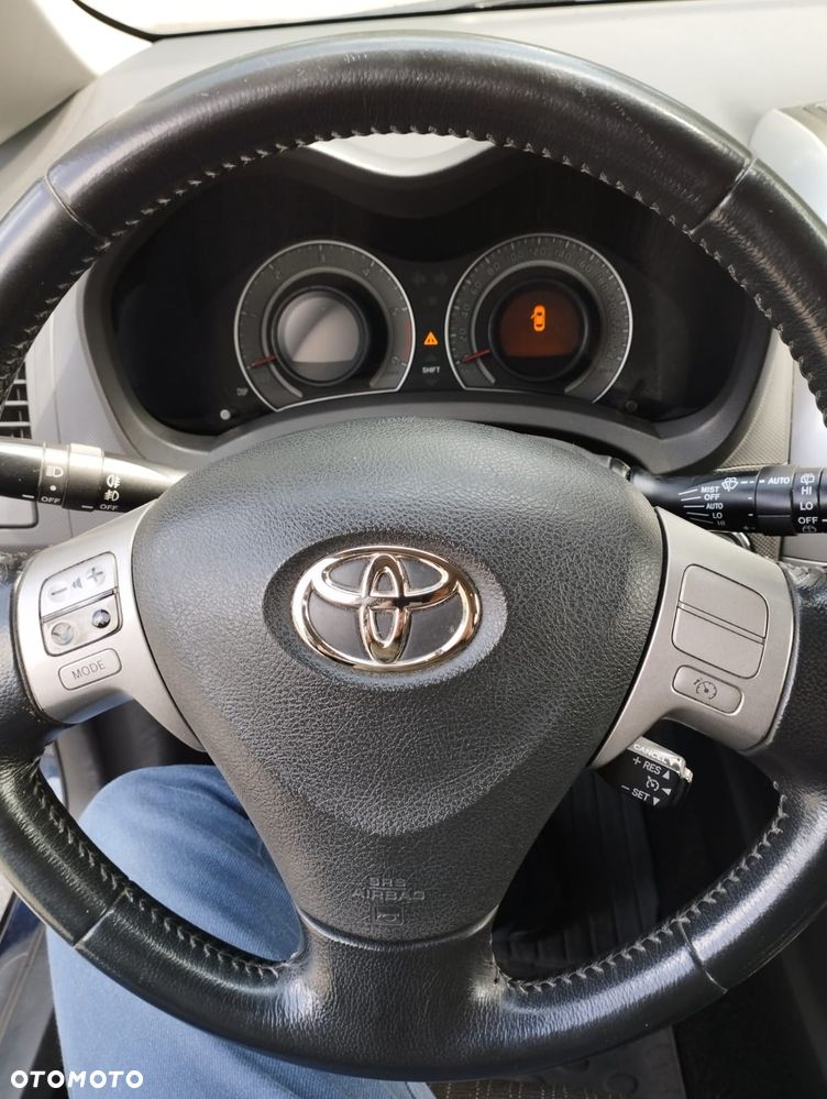 Toyota Auris 2.0 D-4D Premium - 5
