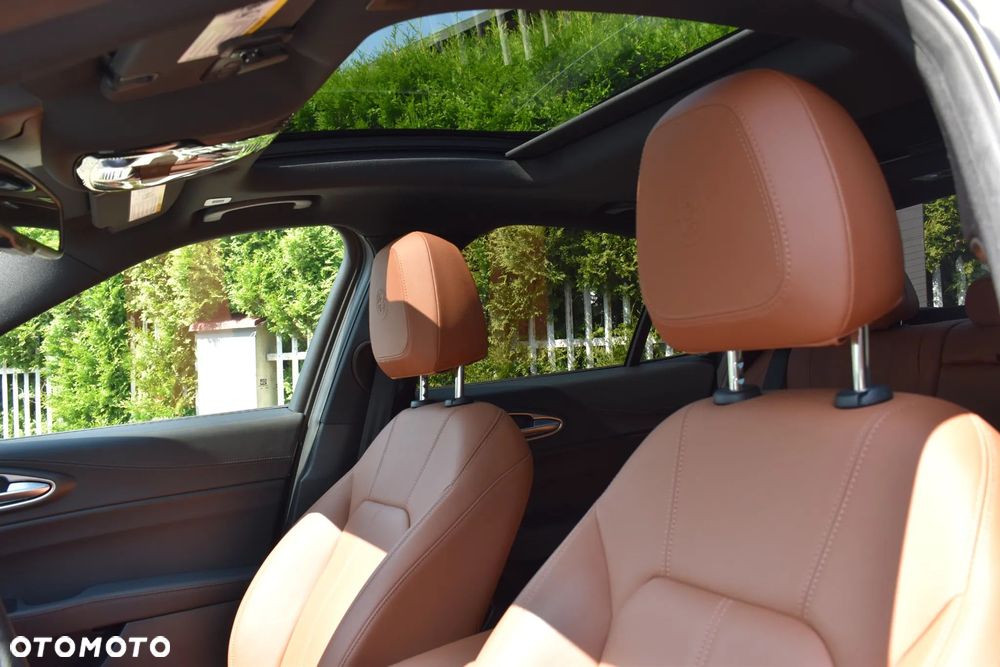 Alfa Romeo Giulia 2.0 Turbo 16V AT8-Q4 Ti - 7