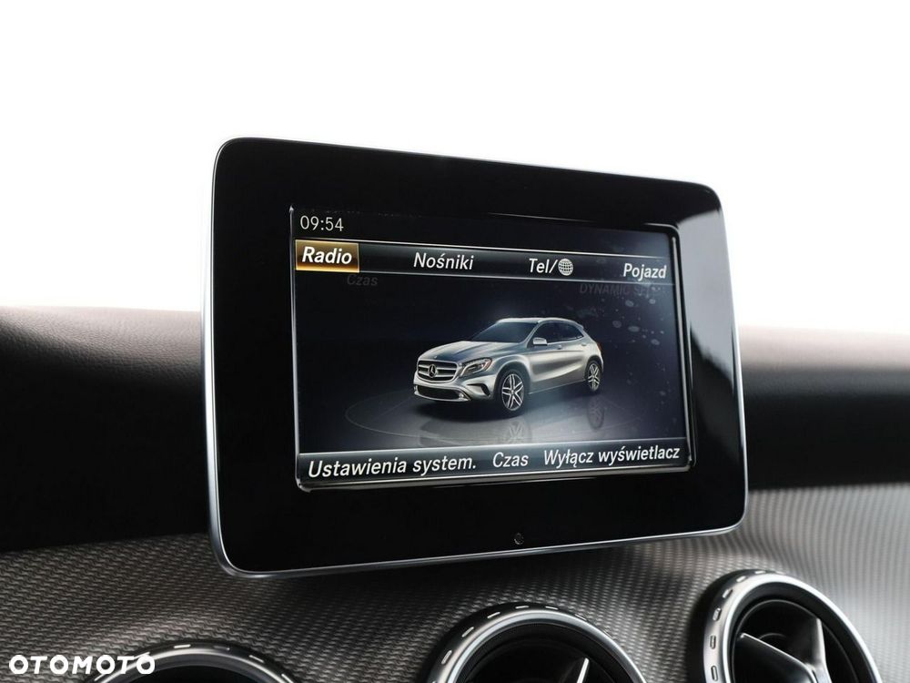Mercedes-Benz GLA 200 7G-DCT - 24