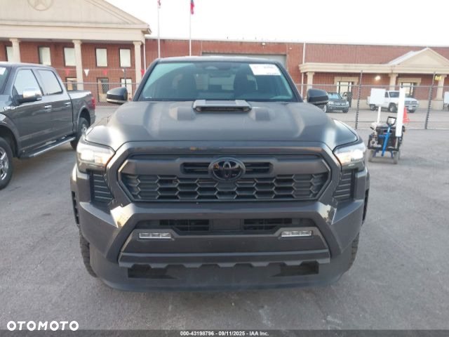 Toyota Tacoma - 9