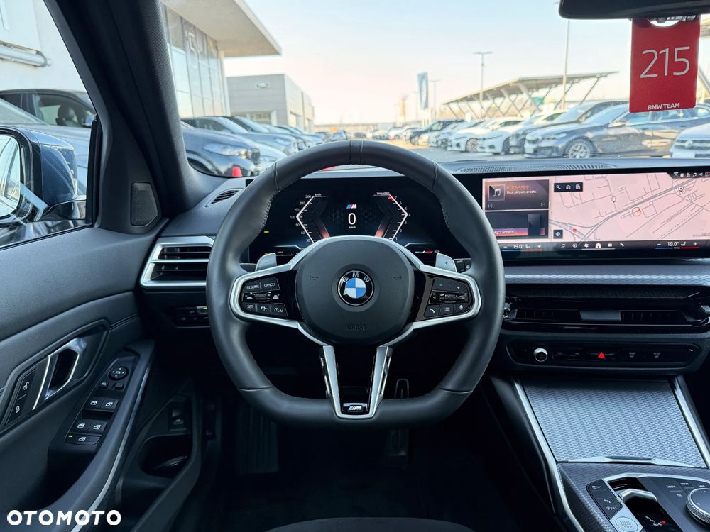 BMW Seria 3 330i xDrive M Sport - 32