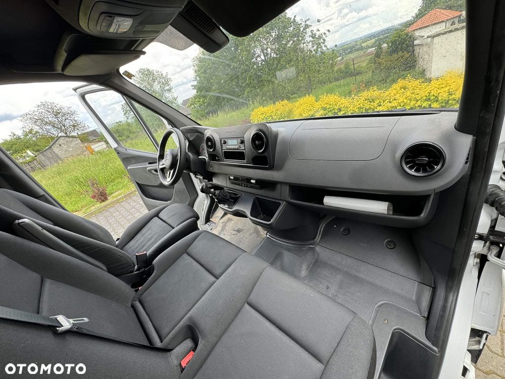 Mercedes-Benz Sprinter - 11