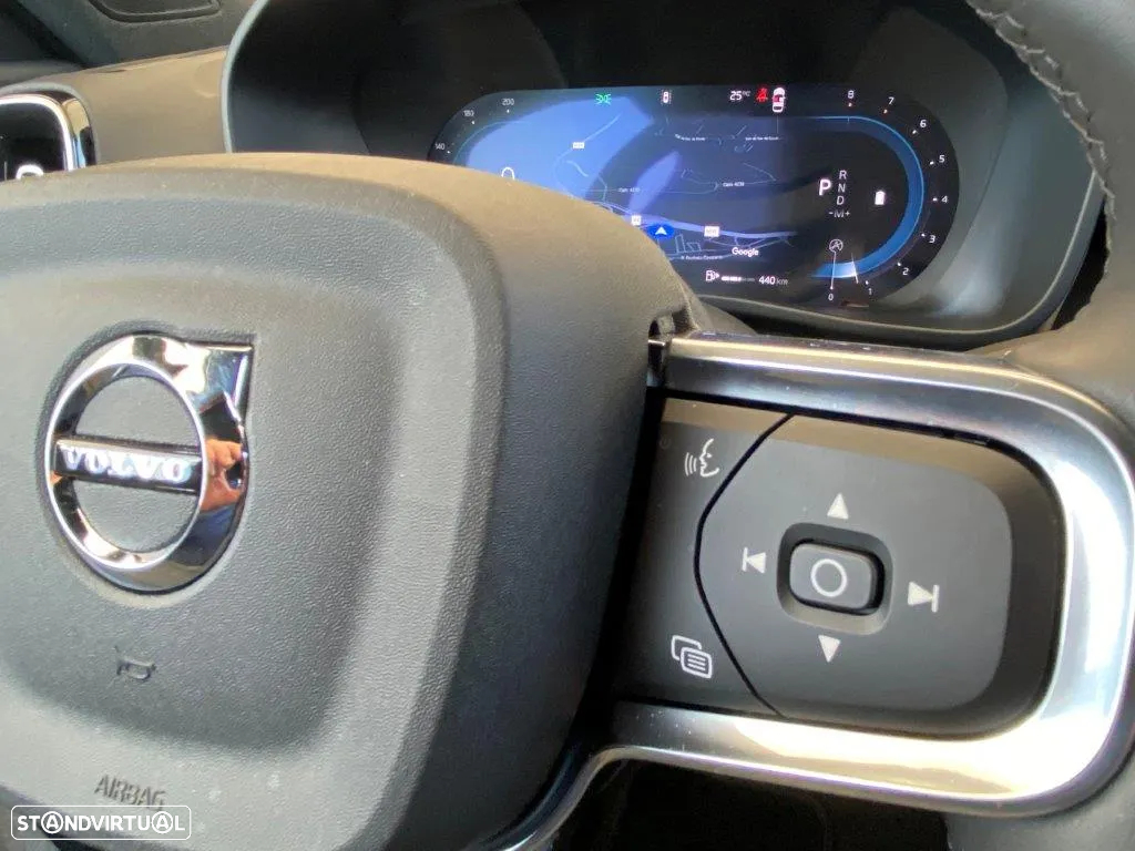 Volvo XC 40 2.0 B3 Black Edition - 22