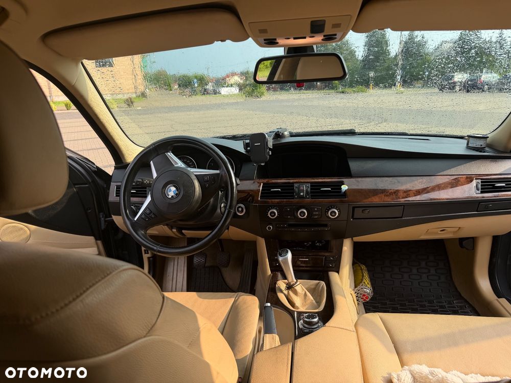 BMW Seria 5 520i - 10