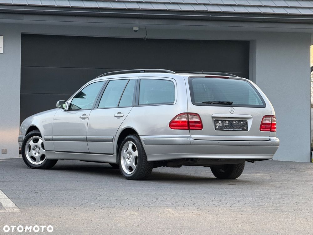 Mercedes-Benz Klasa E 320 T Avantgarde - 12