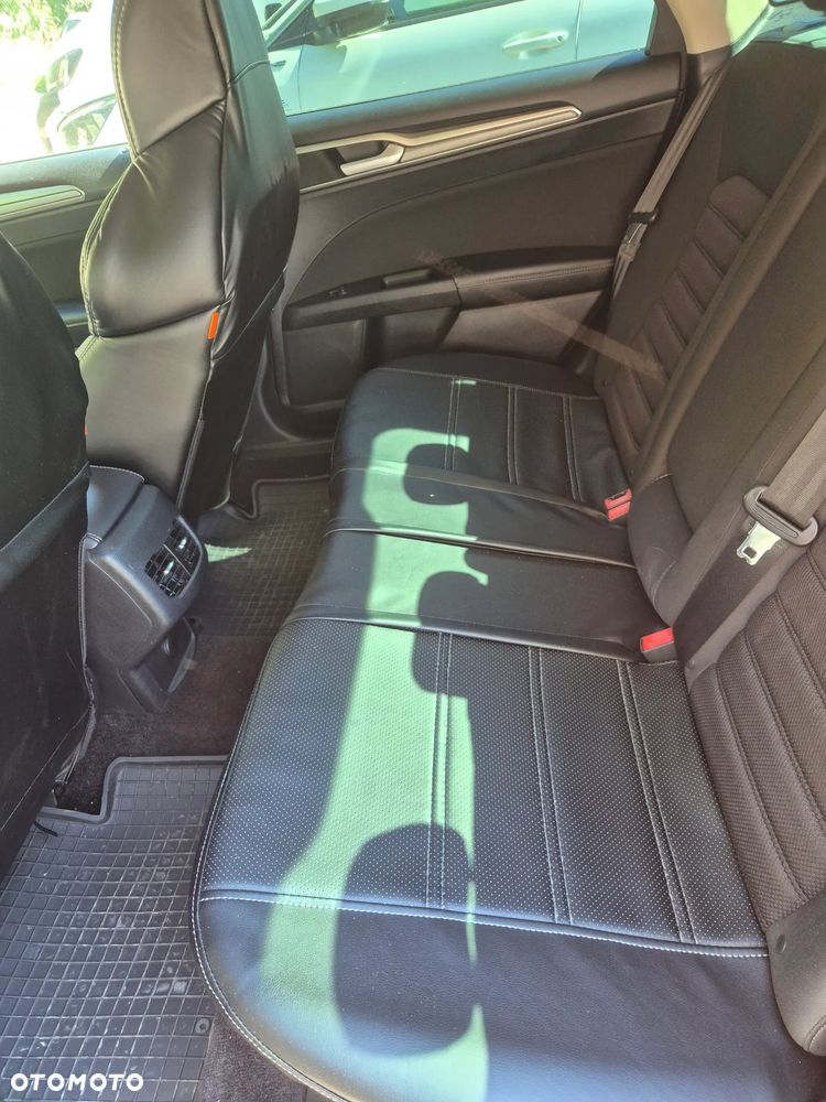 Ford Fusion - 4