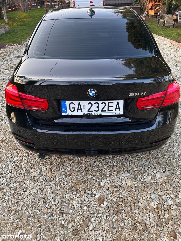 BMW Seria 3 318i - 4