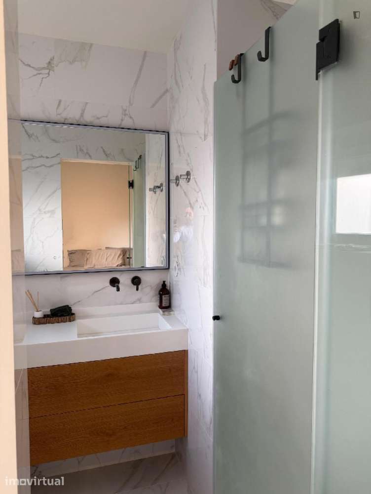 Quarto - localizado em Olaias Lisbon - Grande imagem: 3/9