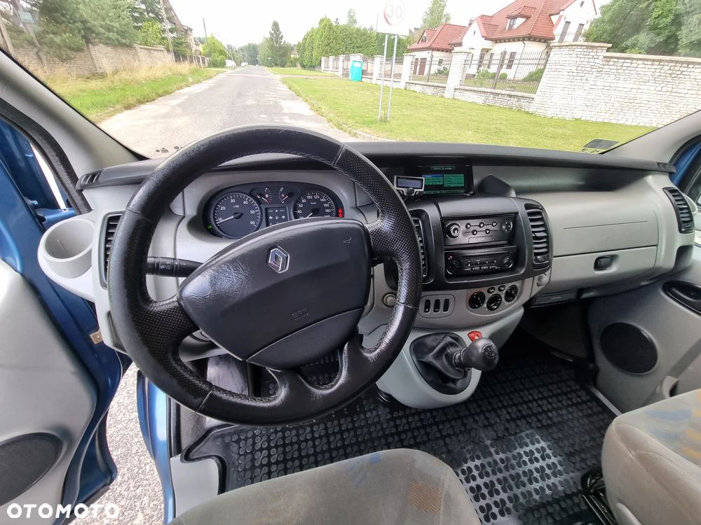 Renault Trafic Passenger - 26
