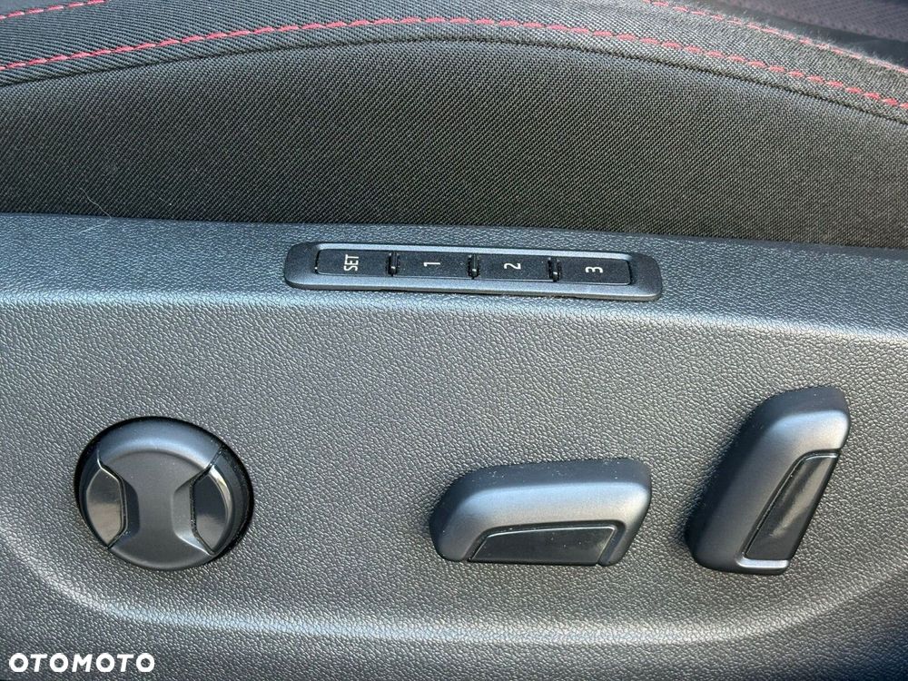 Skoda Octavia 2.0 TSI RS DSG - 12