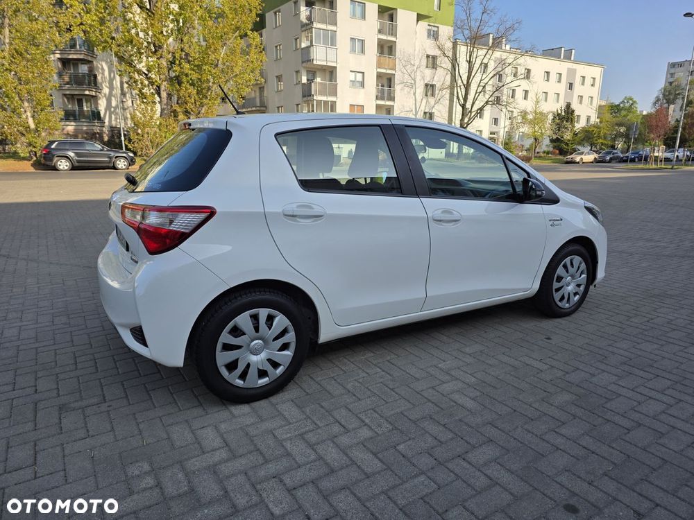 Toyota Yaris Hybrid 100 Active - 24