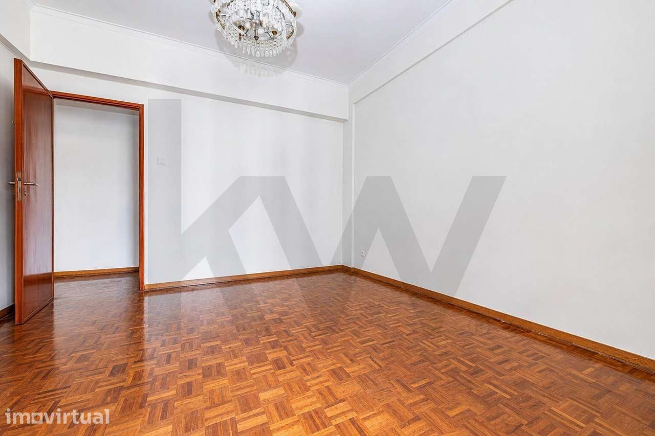 Apartamento T3 na Ajuda em bom estado de conservação - Grande imagem: 4/29