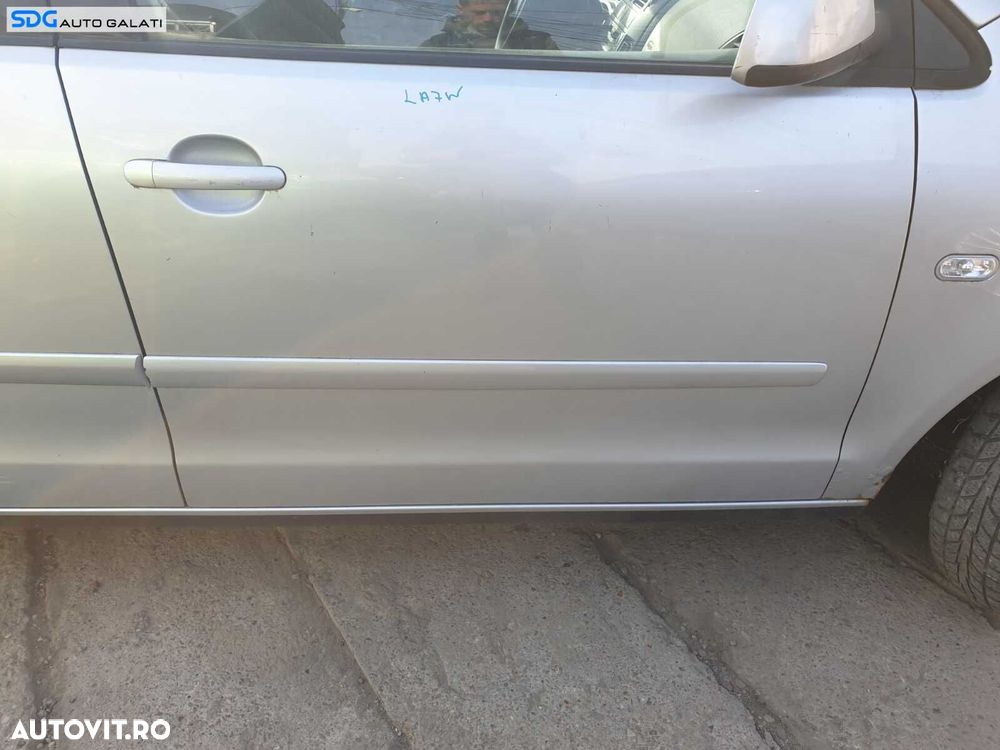 Bandou Ornament Plastic de pe Usa Portiera Dreapta Fata Volkswagen Polo 9N 2002 - 2008 Culoare LA7W - 1