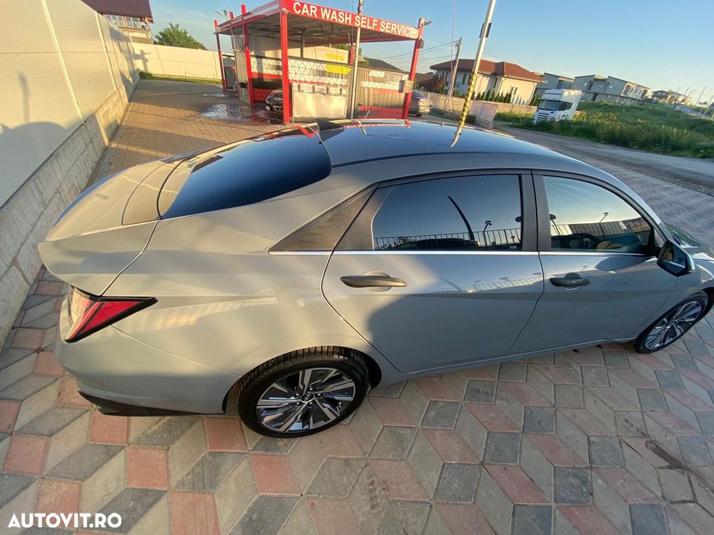 Hyundai Elantra 1.6 l 123 CP 6MT Exclusive - 12