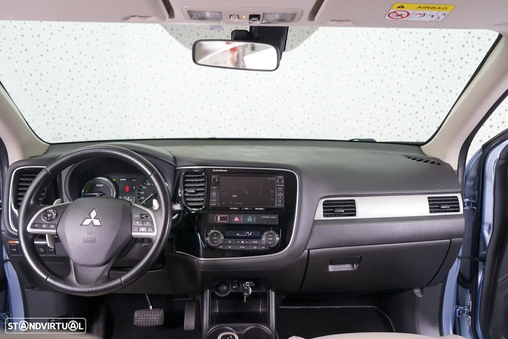 Mitsubishi Outlander 2.0 4WD - 18