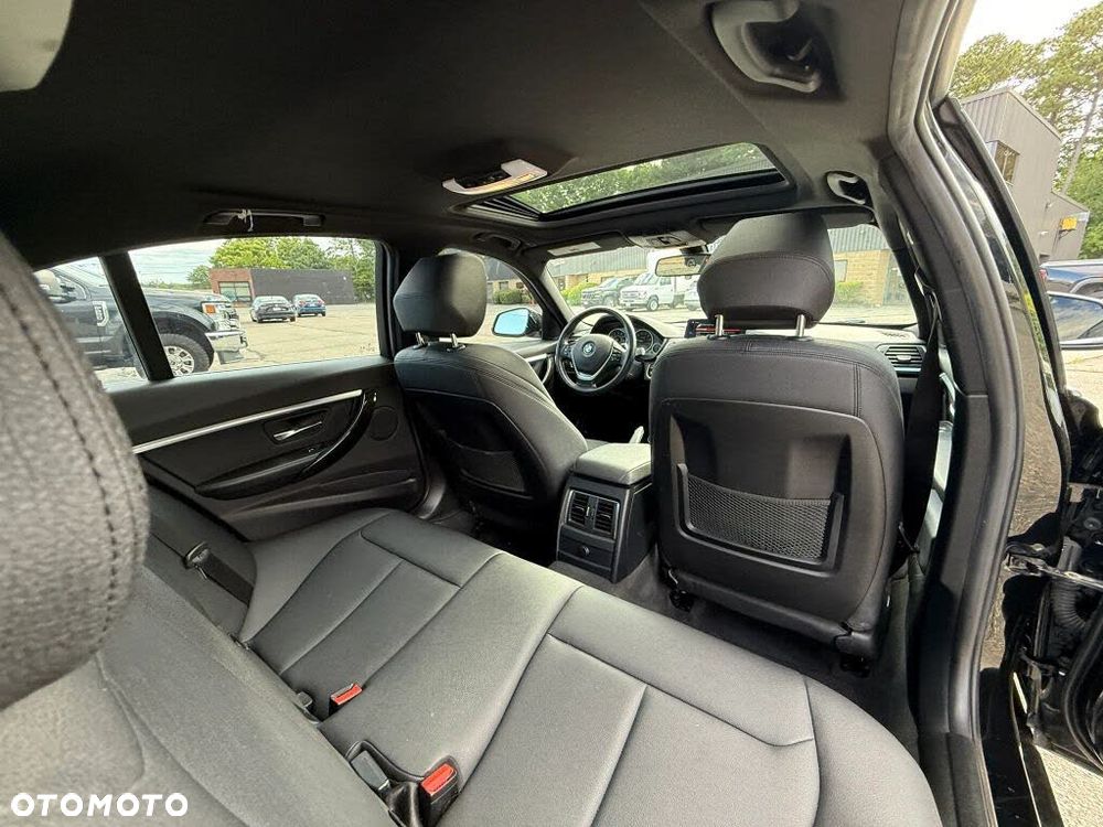 BMW Seria 3 330i xDrive - 19