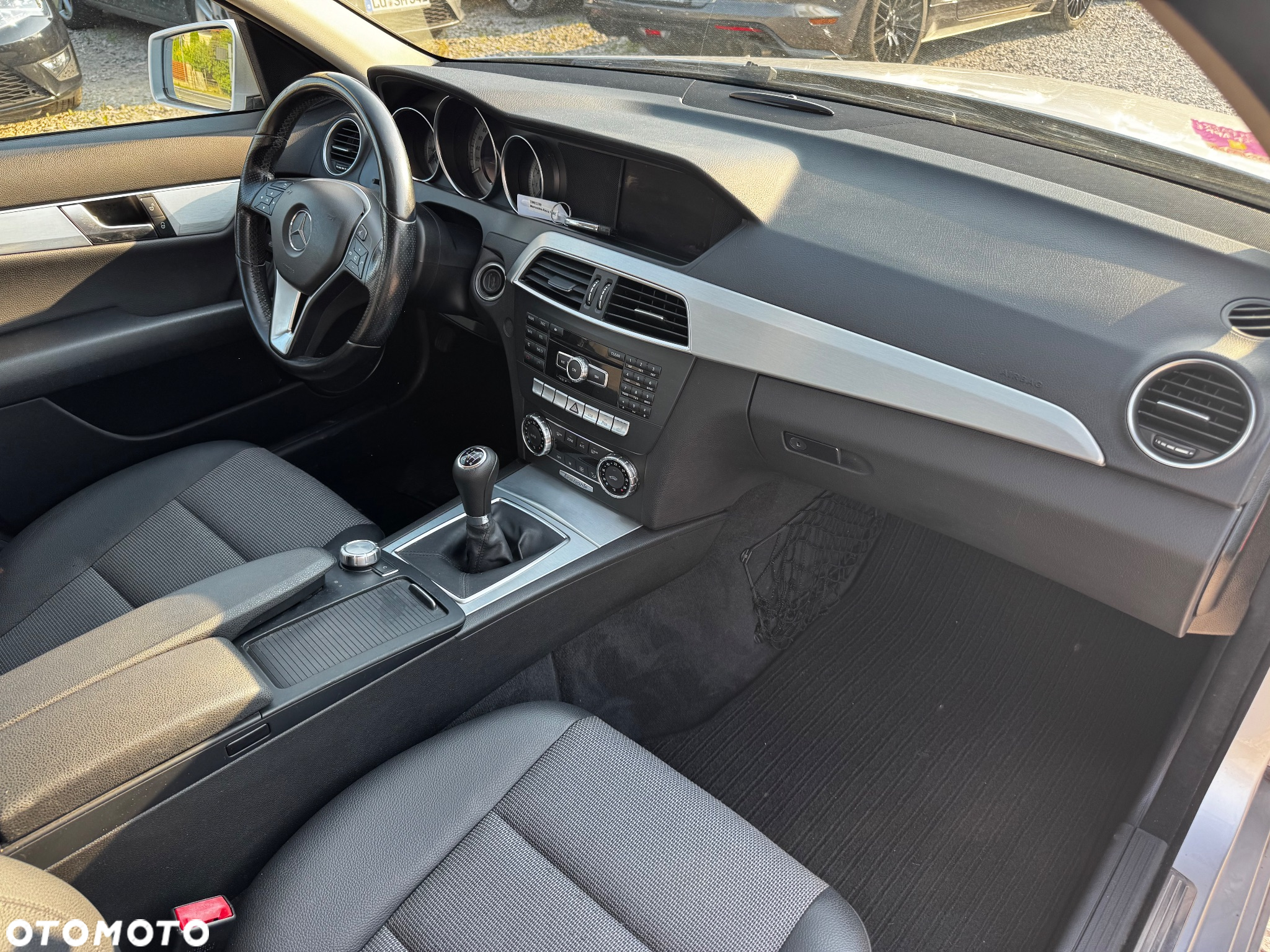 Mercedes-Benz Klasa C 200 CGI BlueEff Avantgarde - 37