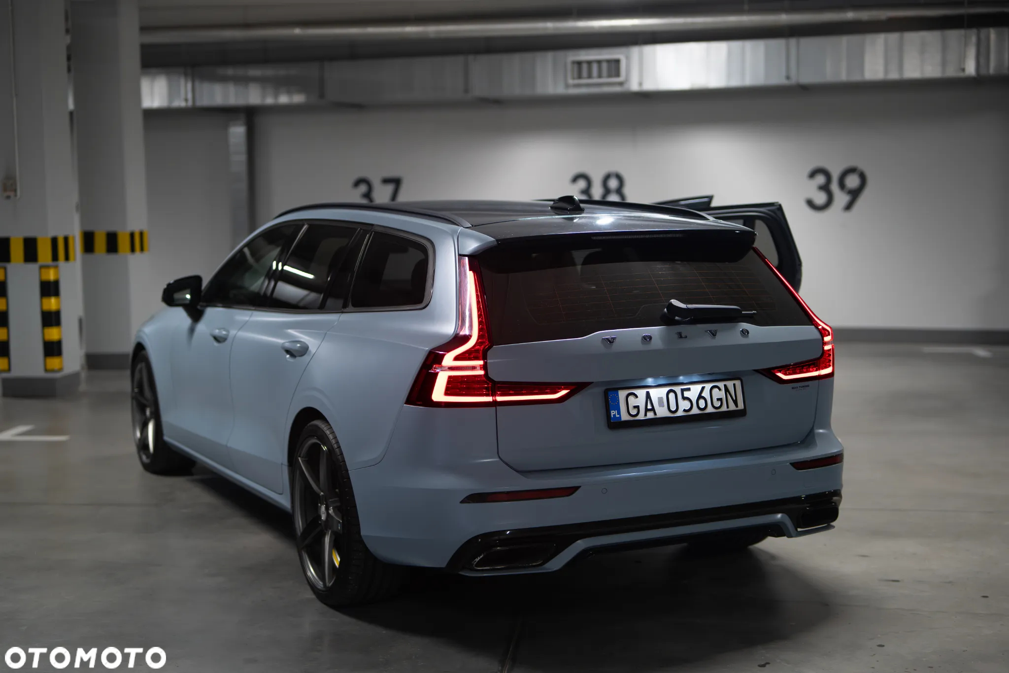 Volvo V60 D3 R-Design - 4