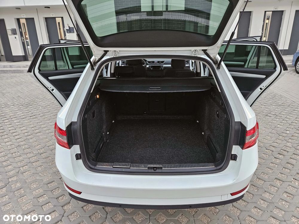 Skoda Superb 2.0 TDI Active DSG - 10