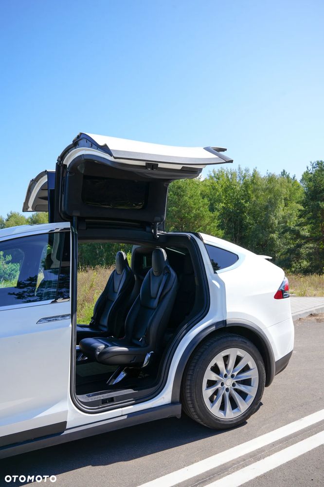Tesla Model X - 6