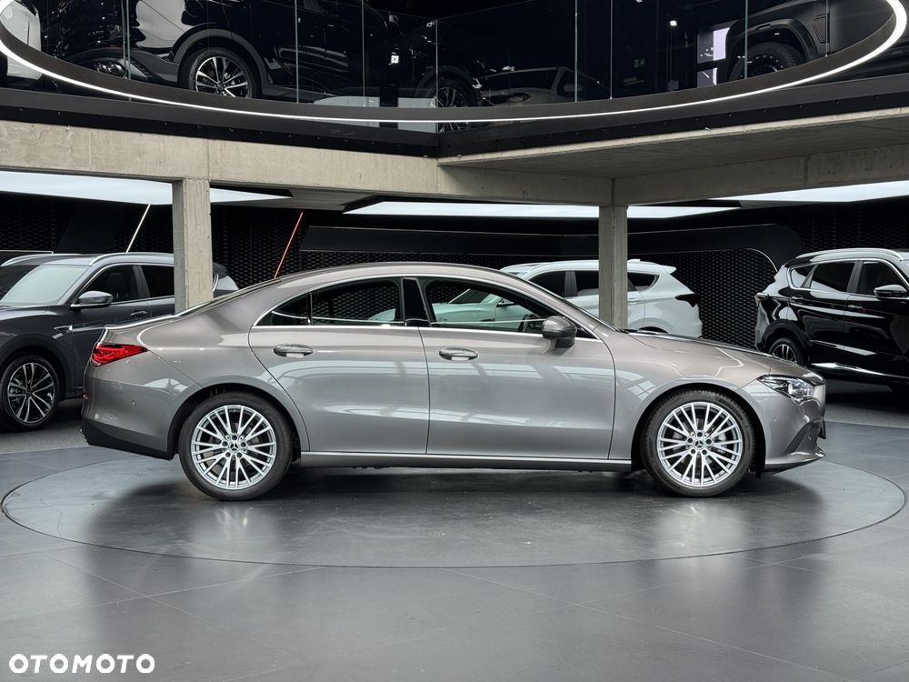 Mercedes-Benz CLA 180 Progressive 7G-DCT - 7