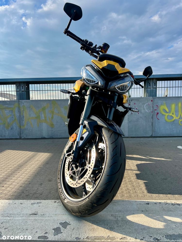 Triumph Street Triple - 8