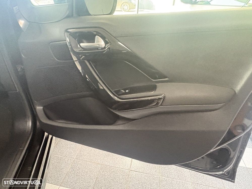 Peugeot 208 1.2 PureTech Signature - 20