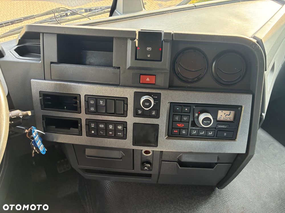 Renault T480 Sleeper Cab - 17