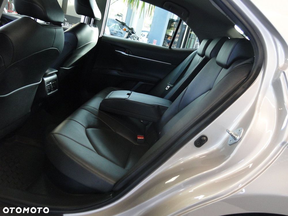 Toyota Camry - 17