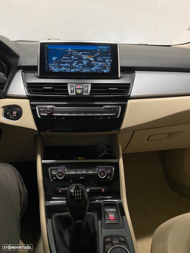 BMW 218 Active Tourer d Luxury Line - 11
