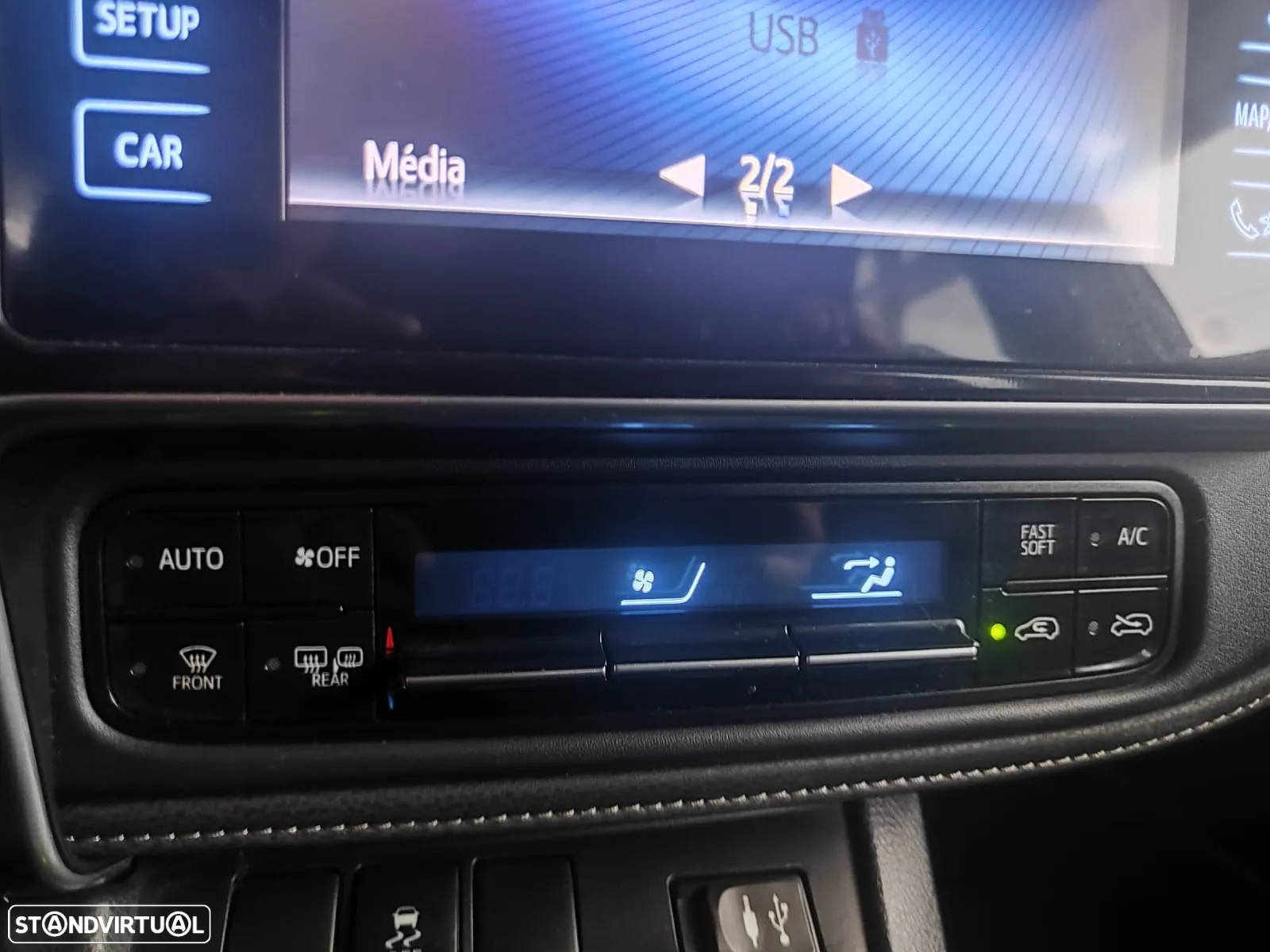 Toyota Auris Touring Sports 1.8 HSD Comfort+P.Sport - 33