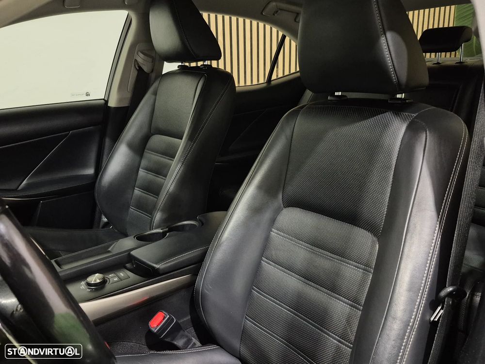 Lexus IS 300H Executive - 20