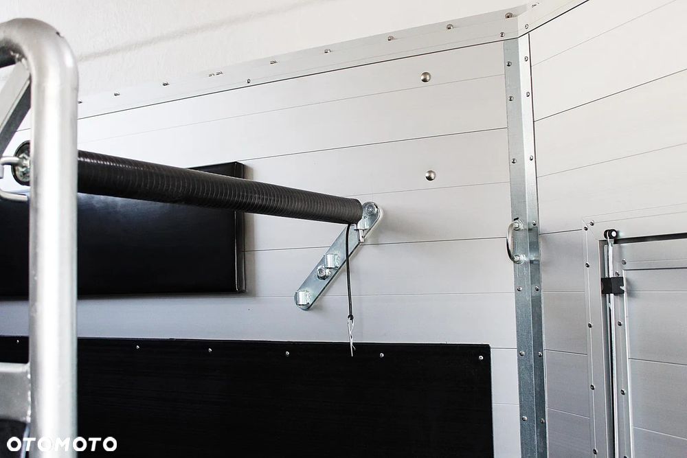 Esselmann przyczepa do przewozu zwierząt z siodlarnią - 10