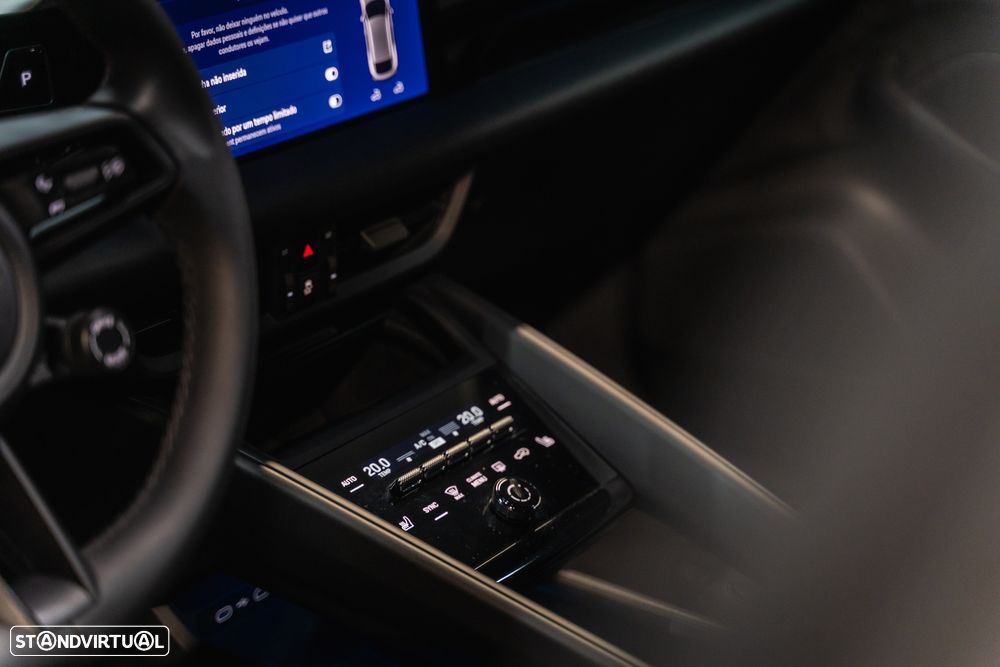 Porsche Macan Electric - 16