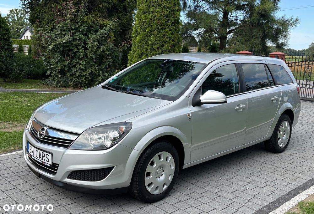 Opel Astra 2010 photo 2