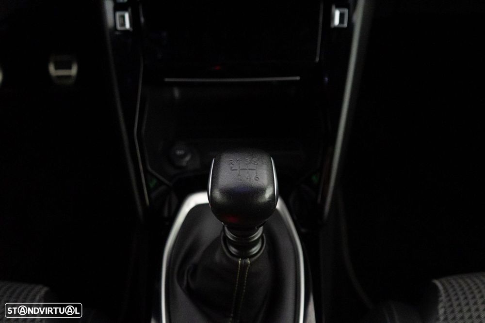 Peugeot 2008 1.2 PureTech GT - 27