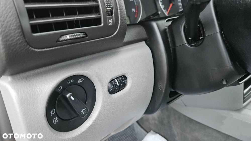Volkswagen Passat 1.8T Basis - 34
