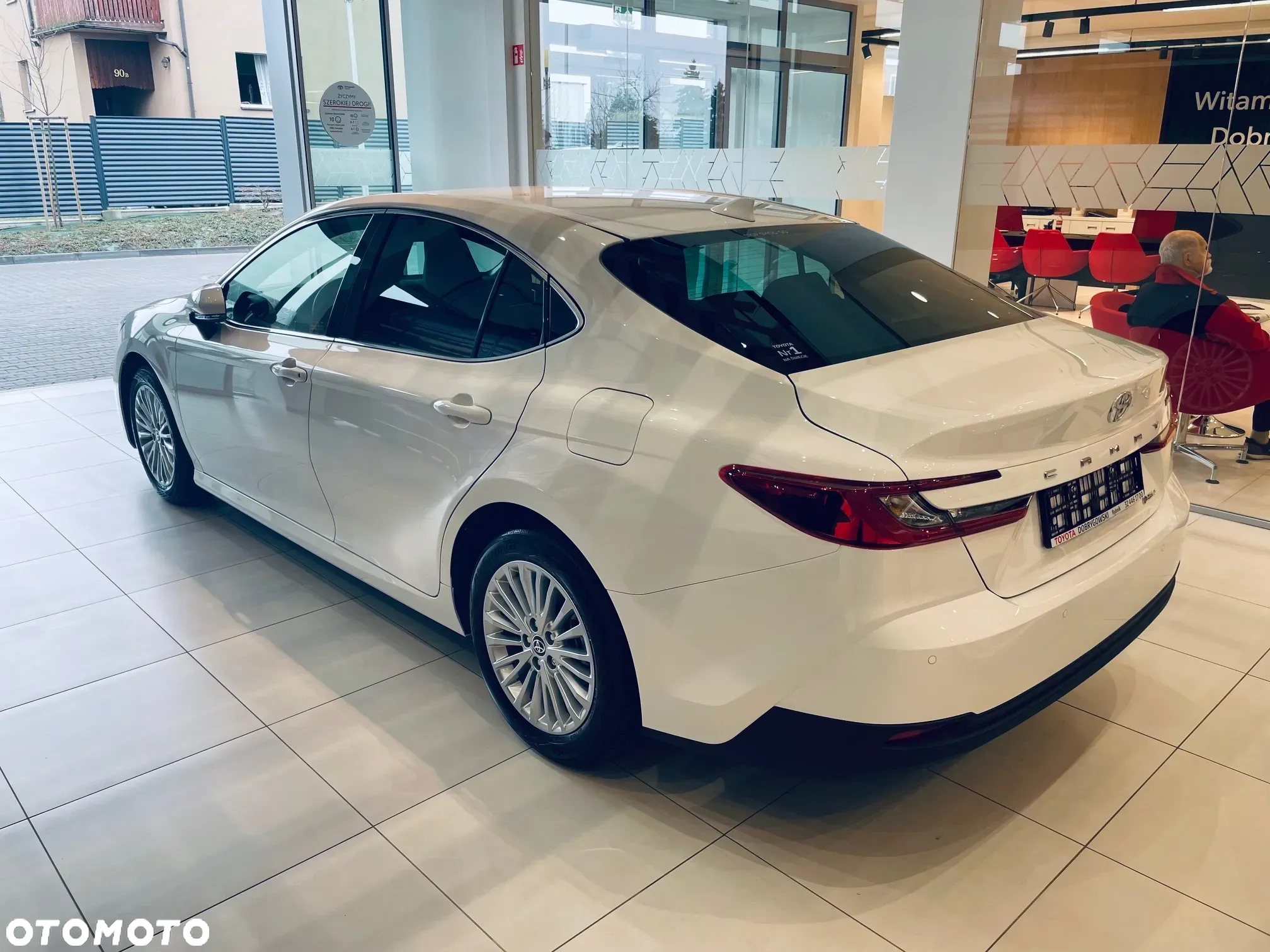 Toyota Camry - 4