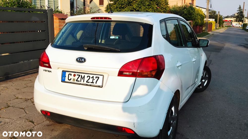 Kia Venga - 36