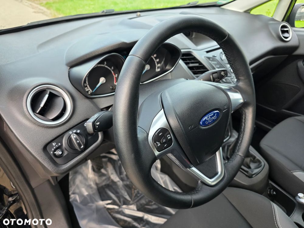 Ford Fiesta 1.0 Champions Edition - 18