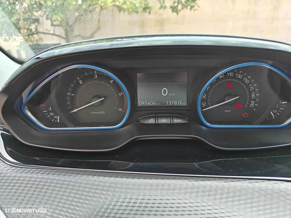 Peugeot 2008 1.6 e-HDi Allure - 9