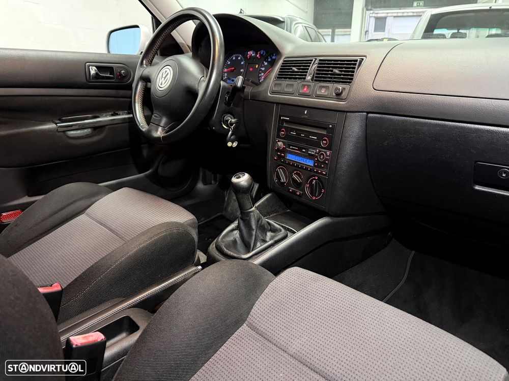 VW Golf 1.4i 25 Anos - 11