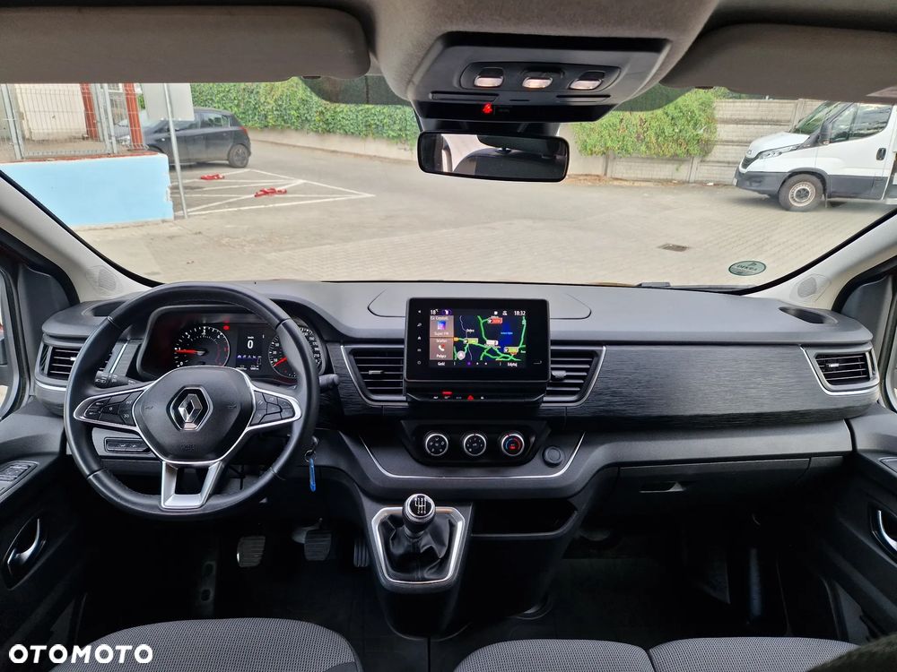 Renault Trafic SpaceClass 2.0 dCi - 11