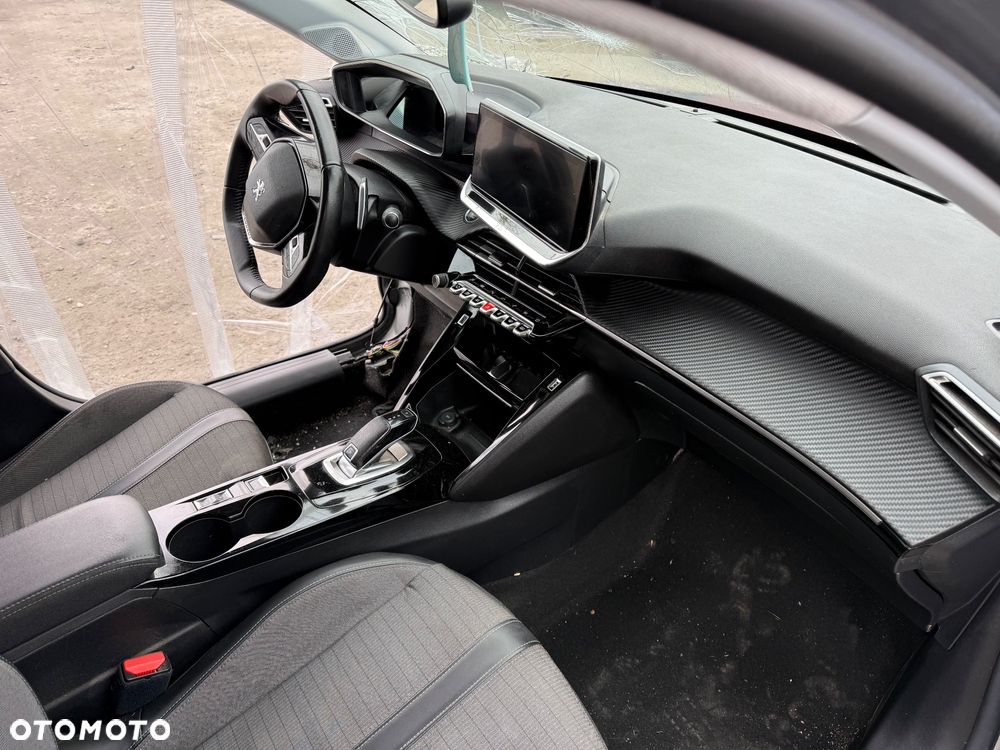 Peugeot 208 - 9